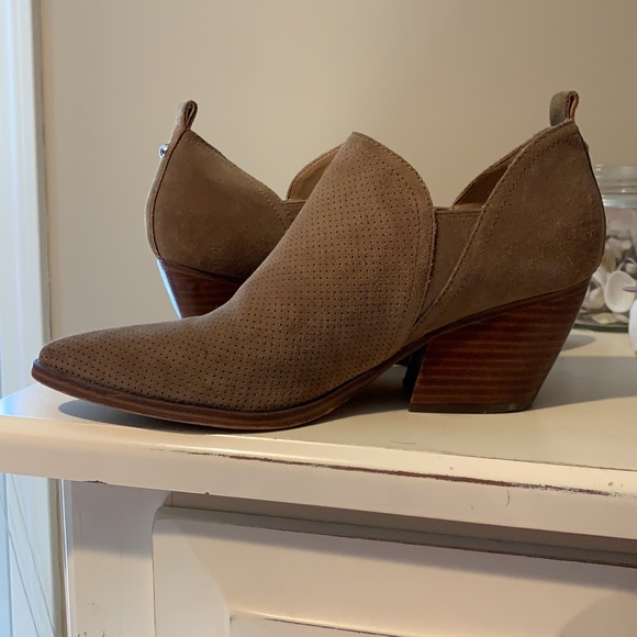 Marc Fisher tan suede booties sz 10 - Picture 6 of 9